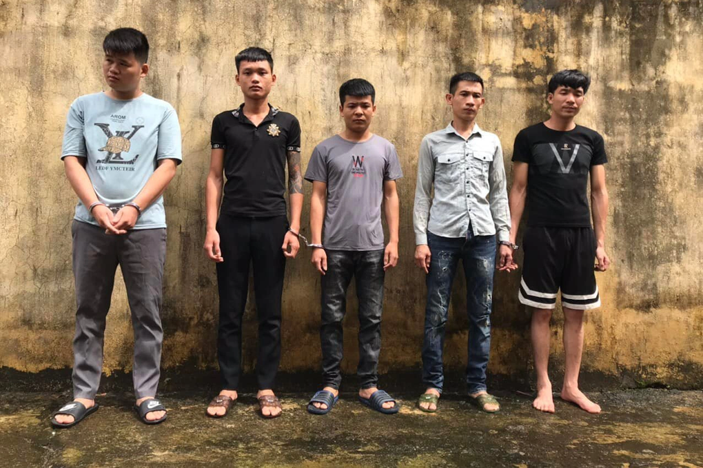 Mâu thuẫn trong công ty, gọi 6 người chém gần đứt lìa cánh tay đối thủ - 1 Mâu thuẫn trong công ty, gọi 6 người chém gần đứt lìa cánh tay đối thủ - 1