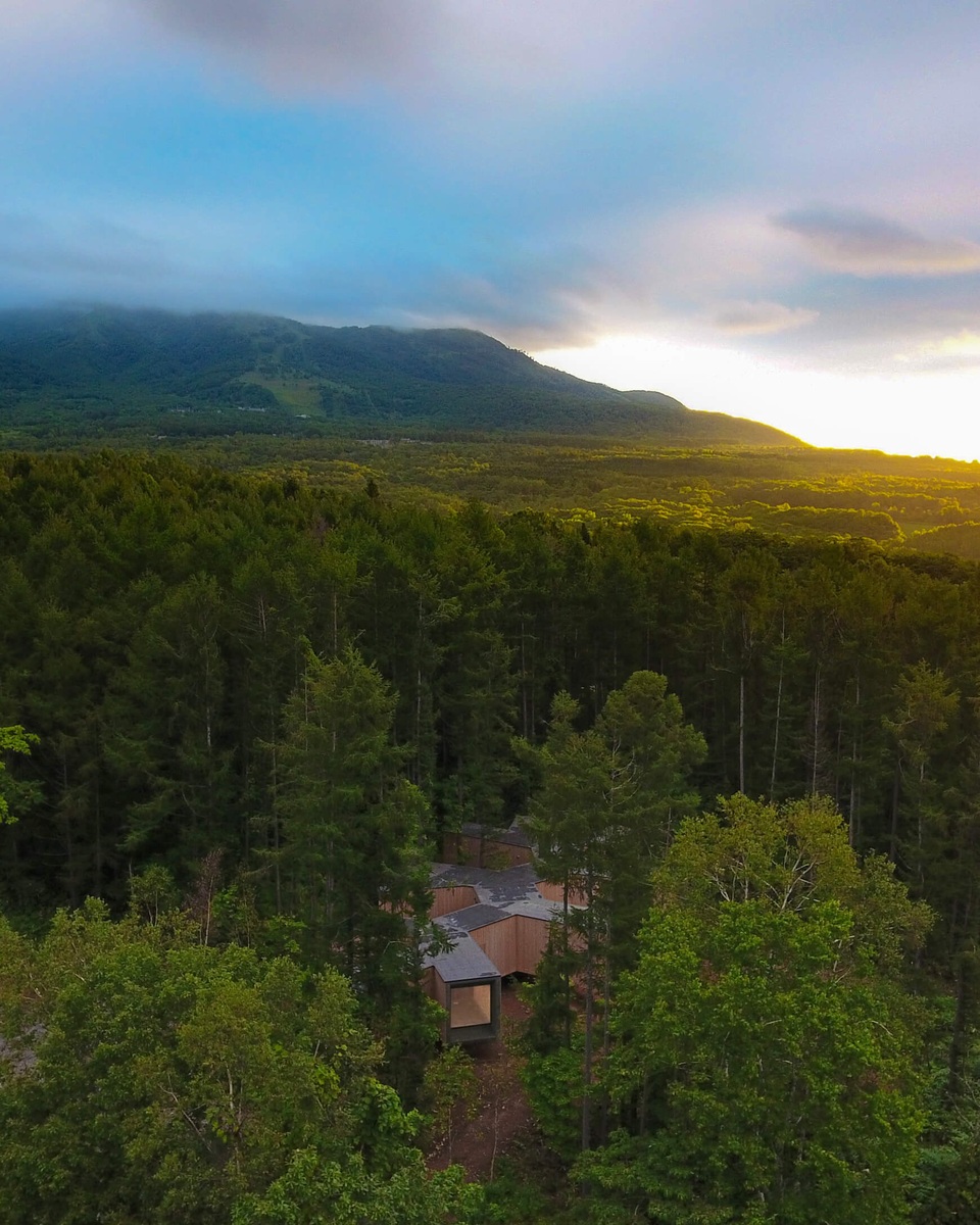 Nhà nghỉ dưỡng bằng gỗ ẩn mình giữa rừng cây ở Hokkaido, Nhật Bản - 1 Nhà nghỉ dưỡng bằng gỗ ẩn mình giữa rừng cây ở Hokkaido, Nhật Bản - 1