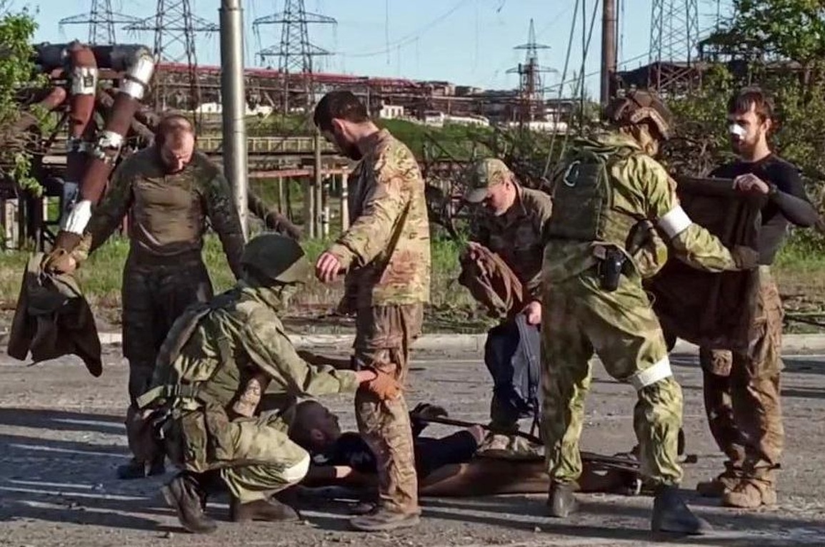 Nga bàn giao 210 thi thể binh sĩ Ukraine ở pháo đài Azovstal - 1 Nga bàn giao 210 thi thể binh sĩ Ukraine ở pháo đài Azovstal - 1