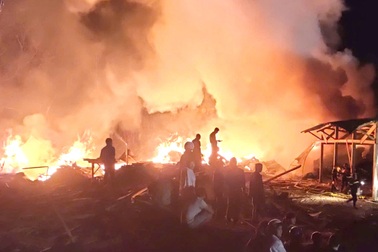 Xưởng gỗ tiền tỷ bị thiêu rụi ở Lâm Đồng