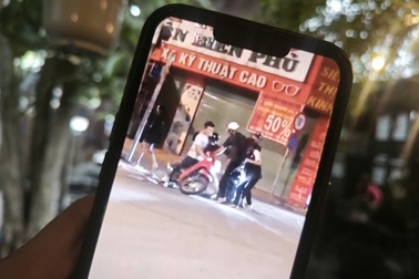 Nhóm thanh niên xô xát tại giao lộ ở TPHCM