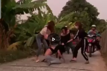 Nữ sinh lớp 7 bị xâm hại và bị 30 người đánh ghen dã man