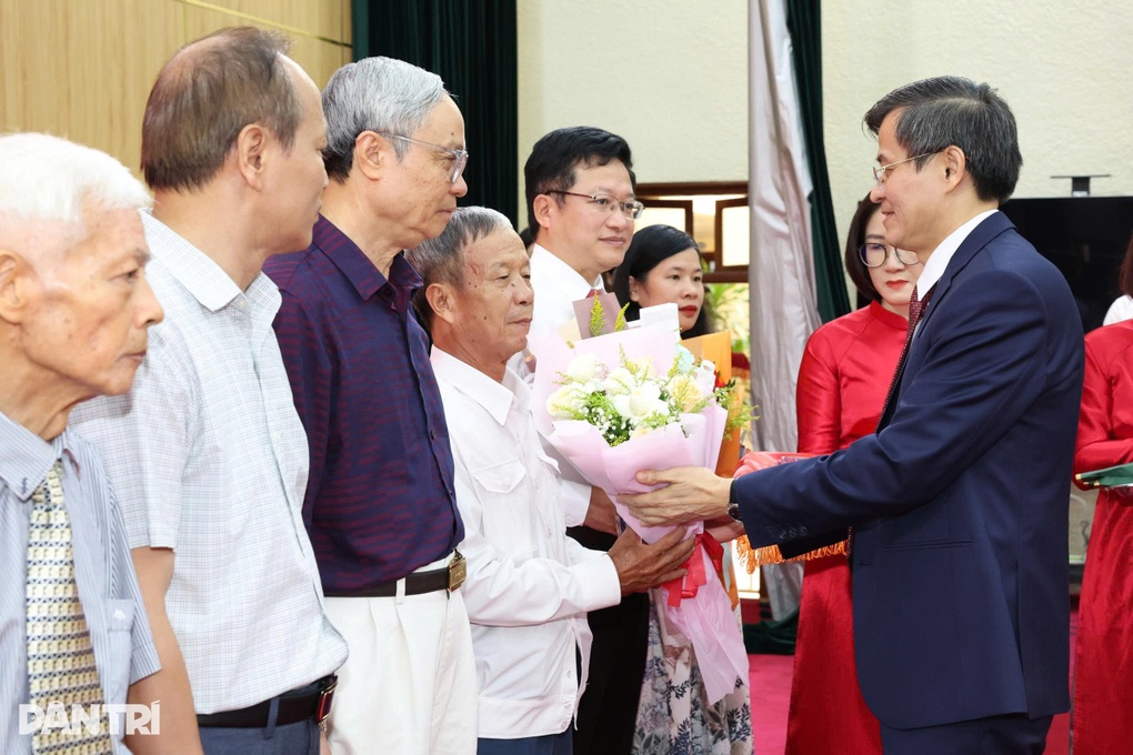 Nhà báo hiện đại phải đáp ứng yêu cầu 5S - 2 Nhà báo hiện đại phải đáp ứng yêu cầu 5S - 2