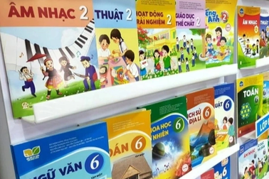 Riêng SGK càng xã hội hóa giá càng tăng: Nghịch lý