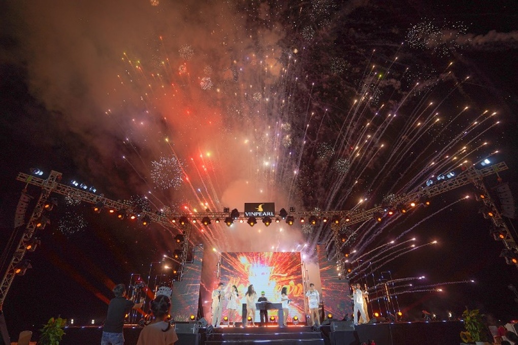 Phú Quốc United Center đón năm mới 2024 rực rỡ với đại tiệc countdown mãn nhãn - 7 Phú Quốc United Center đón năm mới 2024 rực rỡ với đại tiệc countdown mãn nhãn - 7
