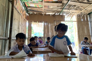 Kết nối nguồn lực xây dựng trường học an toàn, xóa nhà vệ sinh tạm bợ