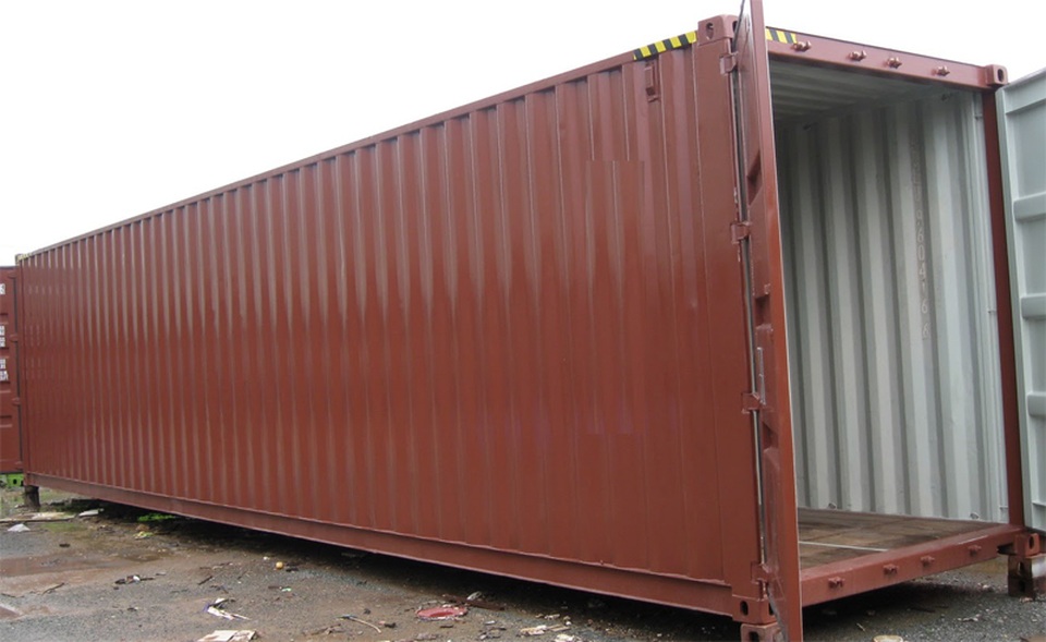Độc đáo ngôi nhà làm bằng container giữa trung tâm phố thị  - 1