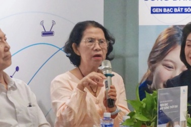 Người cao tuổi chủ động tiếp cận công nghệ để tránh bị lừa đảo trên mạng