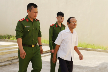 Khởi tố đối tượng liên tiếp đe dọa tống tiền cán bộ xã