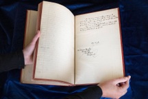 Bản thảo gốc của Sherlock Holmes được bán đấu giá gần 30 tỷ đồng