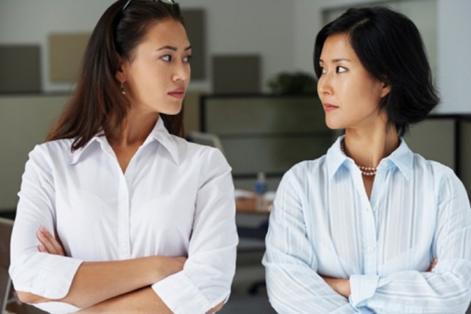 Dâu trưởng lép vế trong nhà chồng chỉ vì dâu út dùng tiền lấy lòng mẹ chồng - 1 Dâu trưởng lép vế trong nhà chồng chỉ vì dâu út dùng tiền lấy lòng mẹ chồng - 1