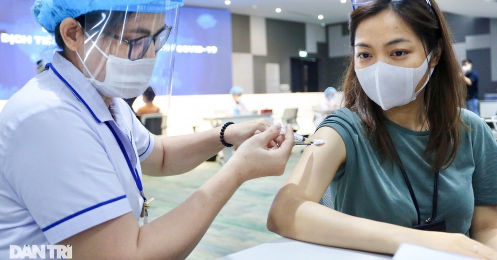 Kết hợp tiêm vaccine Covid-19 và cấp Căn cước công dân - 1 Kết hợp tiêm vaccine Covid-19 và cấp Căn cước công dân - 1