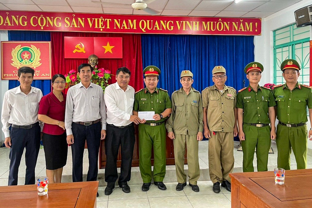 Một người Canada liên tiếp xịt sơn, phá hoại nhà hàng ven biển Đà Nẵng - 1 Một người Canada liên tiếp xịt sơn, phá hoại nhà hàng ven biển Đà Nẵng - 1