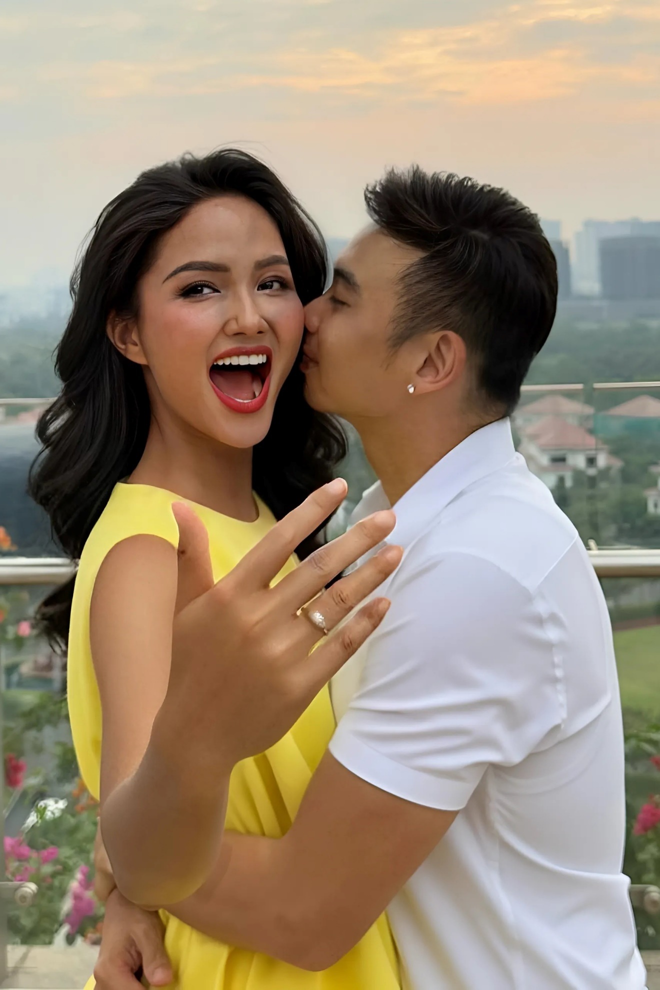 View - Hoa hậu Việt thành danh quốc tế: Thùy Tiên gặp sóng gió, H'Hen Niê viên mãn | Báo Dân trí