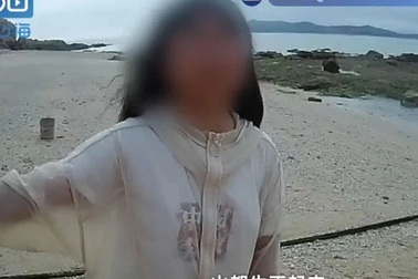 Cha mẹ bỏ con gái 13 tuổi trên đảo hoang để "dạy cho một bài học"