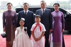 Điều chưa biết về bé gái tặng hoa cho Nhà vua Thái Lan tại Việt Nam