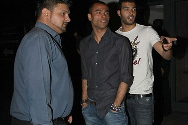 Ashley Cole tiệc tùng thâu đêm ở London