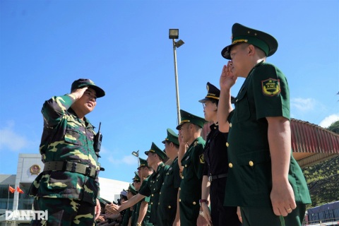 Món quà đặc biệt tặng đoàn quân nhân Lào tham gia A80