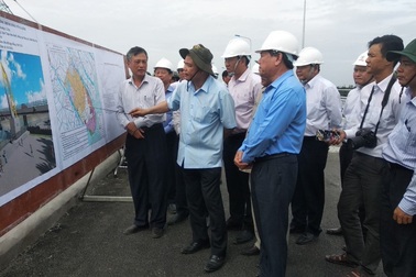 Bộ trưởng Nông nghiệp kiểm tra công tác ứng phó hạn mặn ở Vĩnh Long