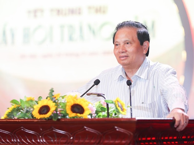 Nguyên Bộ trưởng Bộ Thông tin và Truyền thông Lê Doãn Hợp phát biểu tại “Trẩy hội trăng rằm”.
