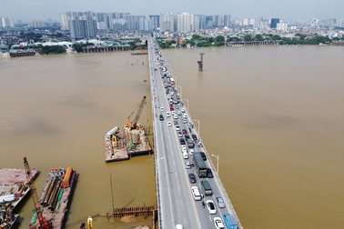 Toàn cảnh công trường thi công cầu Vĩnh Tuy giai đoạn 2