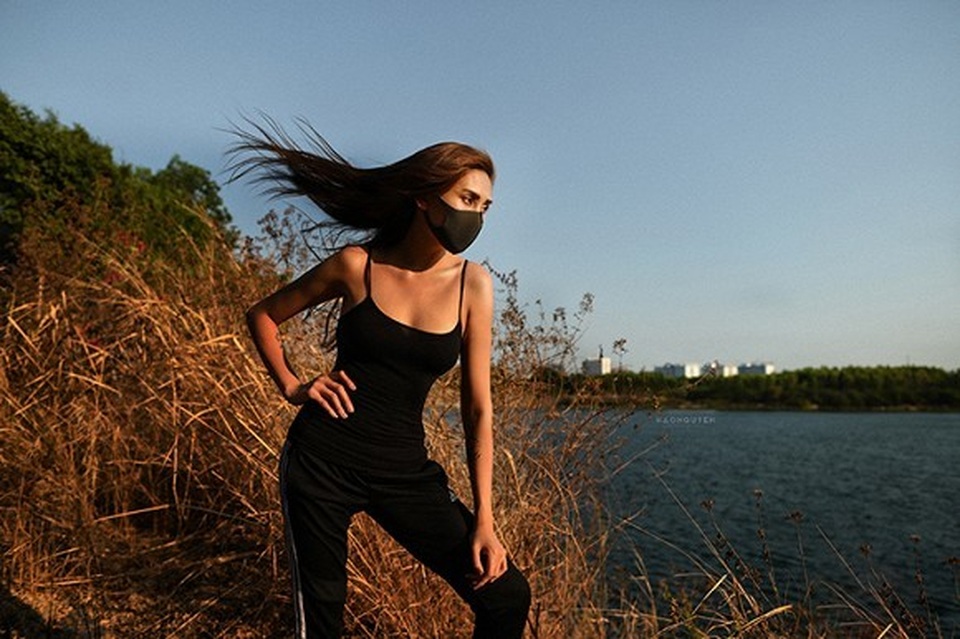 Siêu mẫu Võ Hoàng Yến hái rau lang “cải thiện” bữa ăn ở khu cách ly - 14 Siêu mẫu Võ Hoàng Yến hái rau lang “cải thiện” bữa ăn ở khu cách ly - 14
