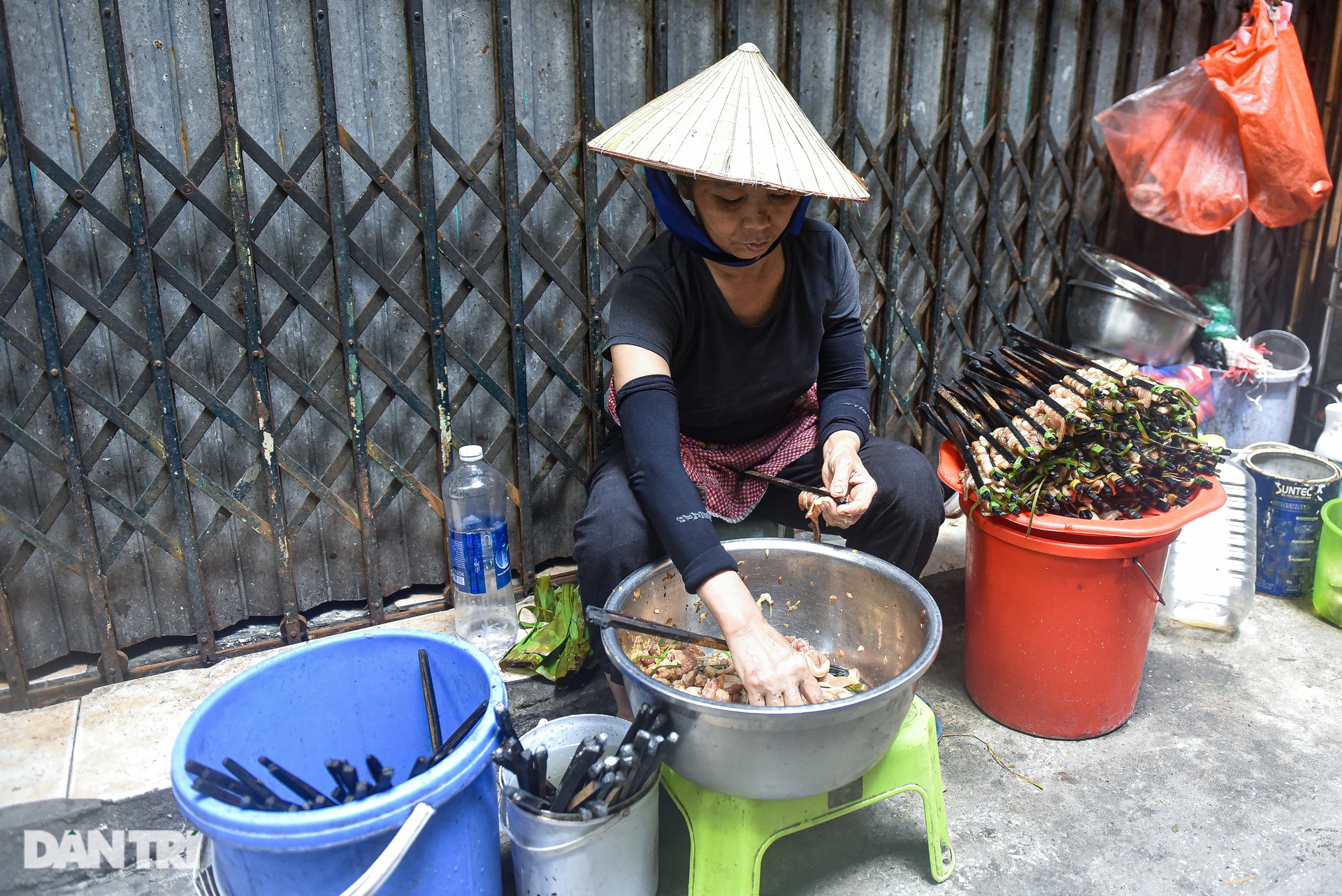 Lạc vào ngõ ẩm thực giữa lòng phố cổ, chỉ 100.000 đồng đã no căng bụng - 11 Lạc vào ngõ ẩm thực giữa lòng phố cổ, chỉ 100.000 đồng đã no căng bụng - 11