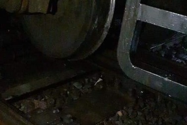 Tàu hỏa trật bánh, đường sắt Bắc - Nam tê liệt