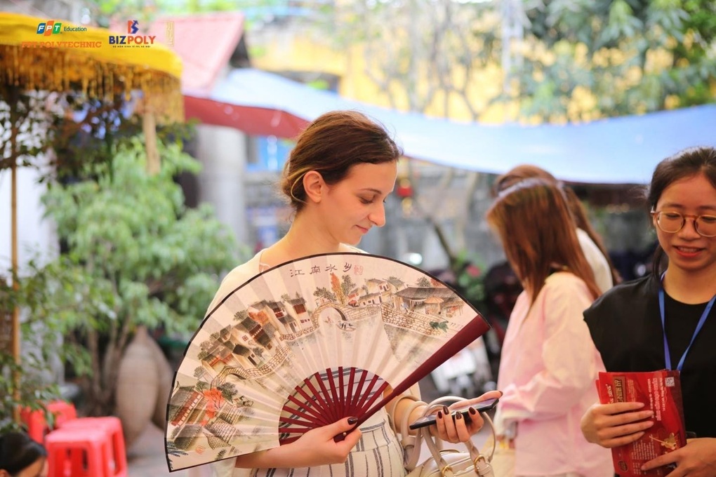 Hàng nghìn người xem chương trình văn hóa của sinh viên truyền thông và tổ chức sự kiện - 2 Hàng nghìn người xem chương trình văn hóa của sinh viên truyền thông và tổ chức sự kiện - 2
