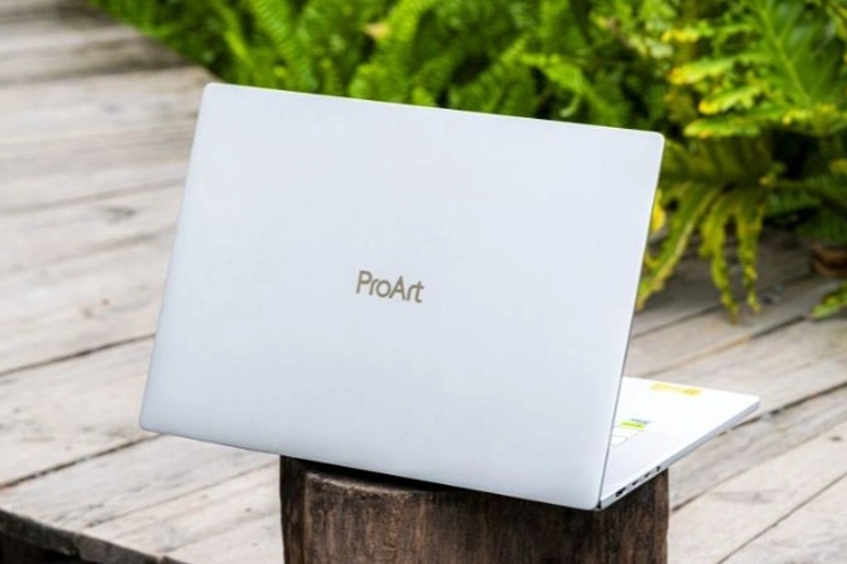 Laptop AI dùng chip NVIDIA giá gần 195 triệu đồng tại Việt Nam
