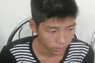 Nam thanh niên "rủ" bạn về nhà "đập đá"