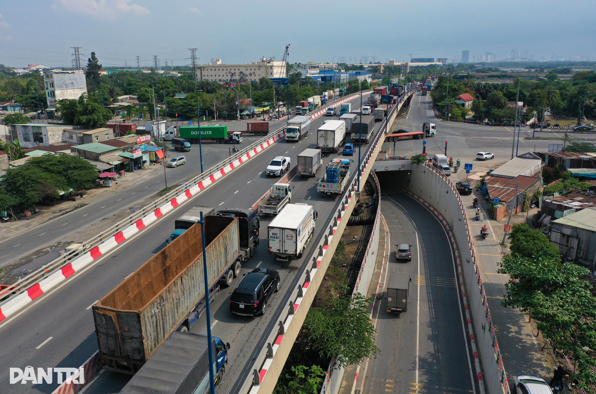 Dỡ bỏ 200 ngôi nhà để hoàn thiện nút giao vào cảng lớn nhất Việt Nam - 13 Dỡ bỏ 200 ngôi nhà để hoàn thiện nút giao vào cảng lớn nhất Việt Nam - 13