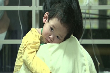 Bệnh viện Nhi Trung ương: Căng mình vì quá tải