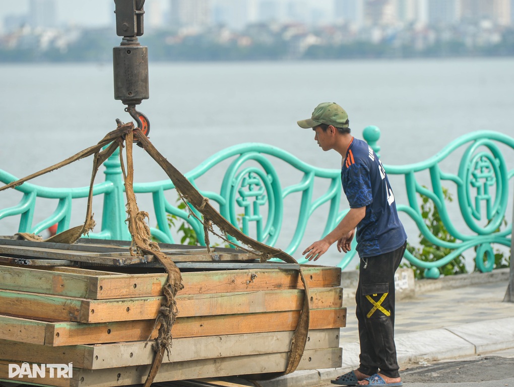 Tháo dỡ du thuyền cuối cùng ra khỏi hồ Tây - 8 Tháo dỡ du thuyền cuối cùng ra khỏi hồ Tây - 8