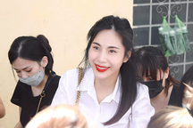 Ca sĩ Thủy Tiên nhập viện phẫu thuật, phủ nhận chuyện bị hủy show