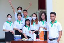 Thêm trường đại học thưởng Tết lao công như hiệu trưởng