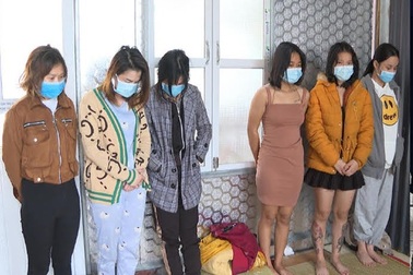 Gần 20 nam nữ "thác loạn" ma túy trong quán karaoke