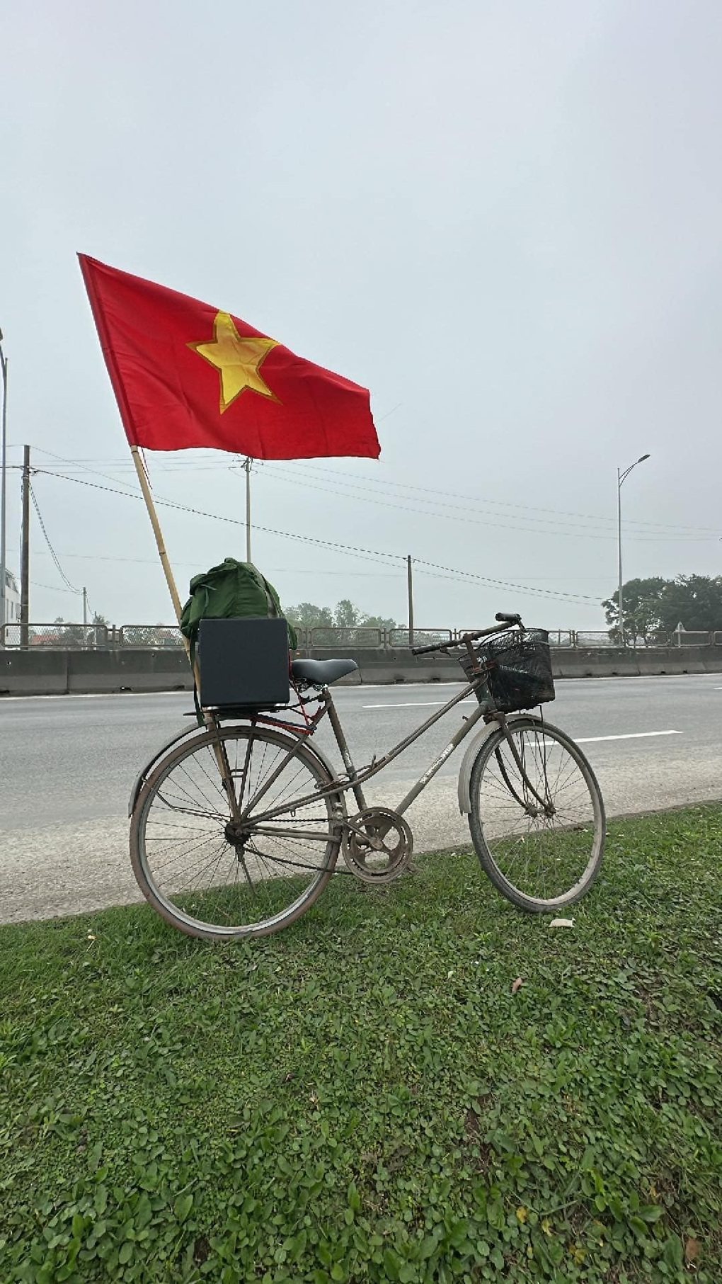 Chàng trai đạp xe từ Bắc vào Nam dịp 30/4, giờ lại đi từ Nam ra Bắc đón 2/9 - 3 Chàng trai đạp xe từ Bắc vào Nam dịp 30/4, giờ lại đi từ Nam ra Bắc đón 2/9 - 3