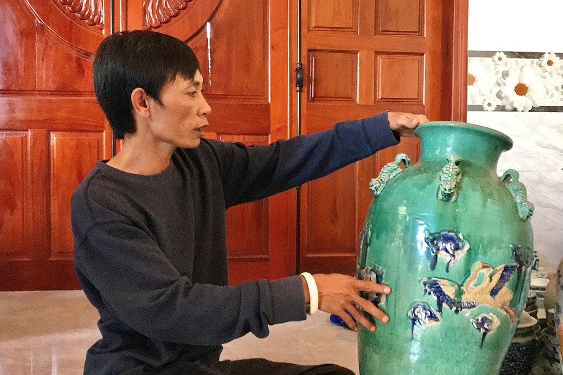 Người đàn ông Gia Lai sở hữu kho báu với hơn 18 nghìn cổ vật quý giá - 1 Người đàn ông Gia Lai sở hữu kho báu với hơn 18 nghìn cổ vật quý giá - 1