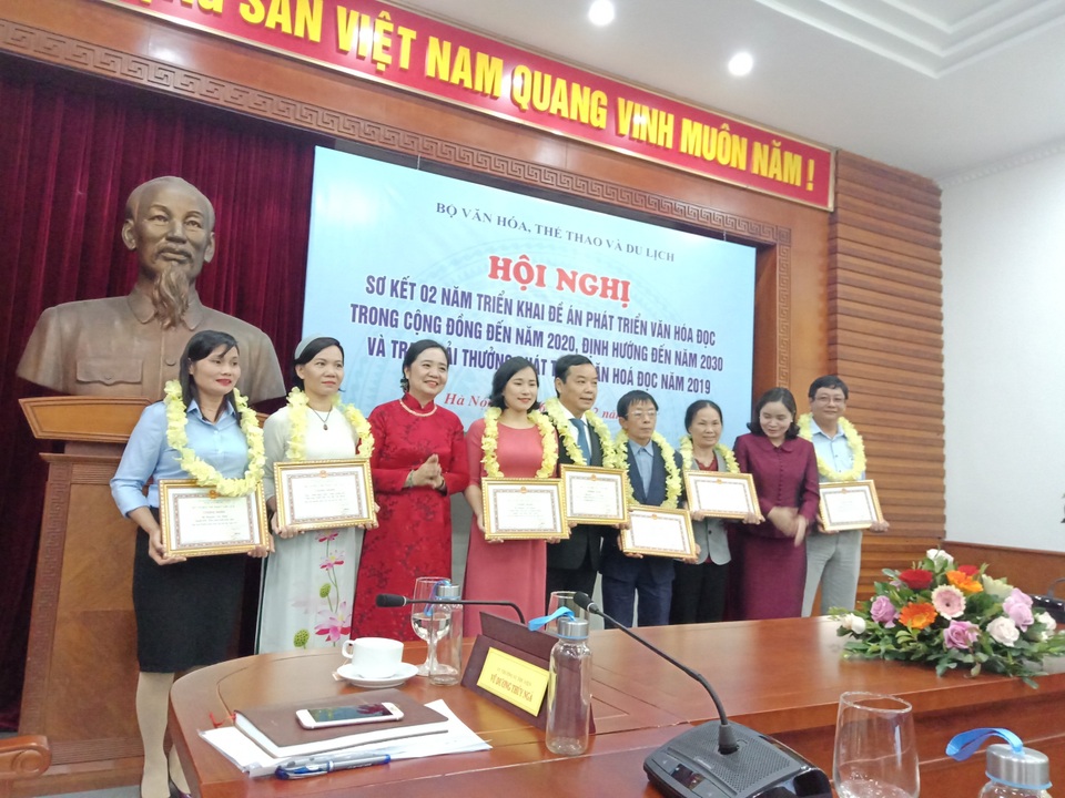 Cô thủ thư đi xin sách cho học sinh nghèo nhận Giải thưởng phát triển văn hóa đọc - 1 Cô thủ thư đi xin sách cho học sinh nghèo nhận Giải thưởng phát triển văn hóa đọc - 1