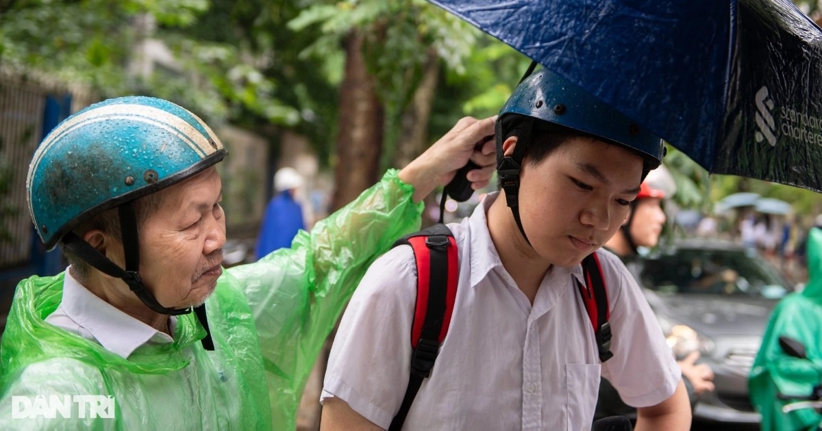 Chân phải ông Sung bị liệt từ năm 8 tuổi.