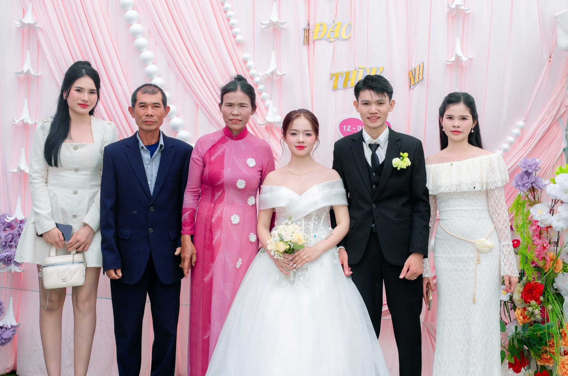 Gallery - Người đàn ông Nghệ An đưa con gái "chấm điểm" vợ mới và mẹ kế có 1 không 2 | Báo Dân trí - image 5