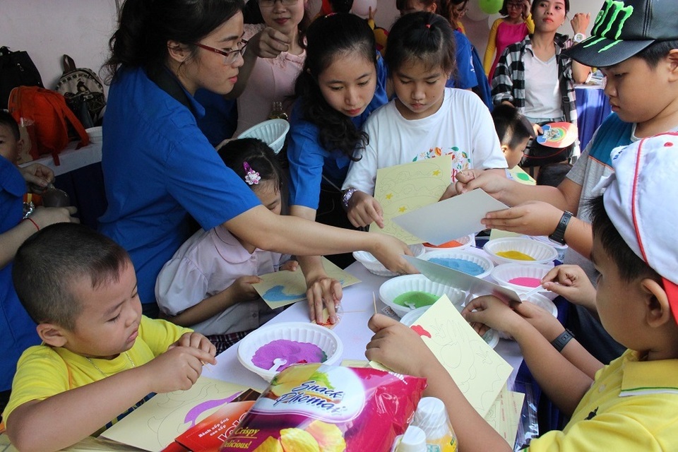 Thời tiết chuyển mùa, vi rút “mê trẻ em” hoành hành gây bệnh - 4 Thời tiết chuyển mùa, vi rút “mê trẻ em” hoành hành gây bệnh - 4