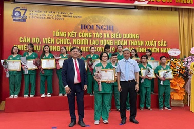Tôn vinh gần 200 y bác sĩ vào điểm nóng dịch Covid-19 miền Nam