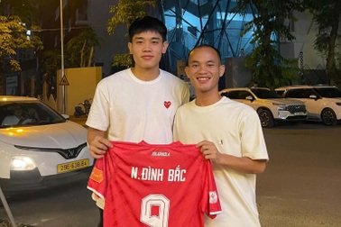 Tuyển thủ Lào chia sẻ khoảnh khắc đặc biệt với Đình Bắc
