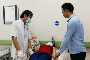 Á khẩu vì ngộ độc khi đang ăn lẩu Thái