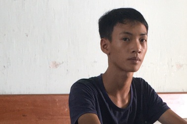 Con trai sát hại hàng xóm, bố cùng gia đình nạn nhân đi báo án