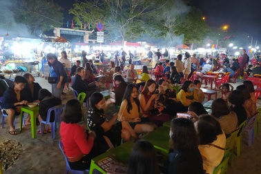 Chợ đêm Sơn Trà vẫn tấp nập khách trong mùa dịch Covid-19