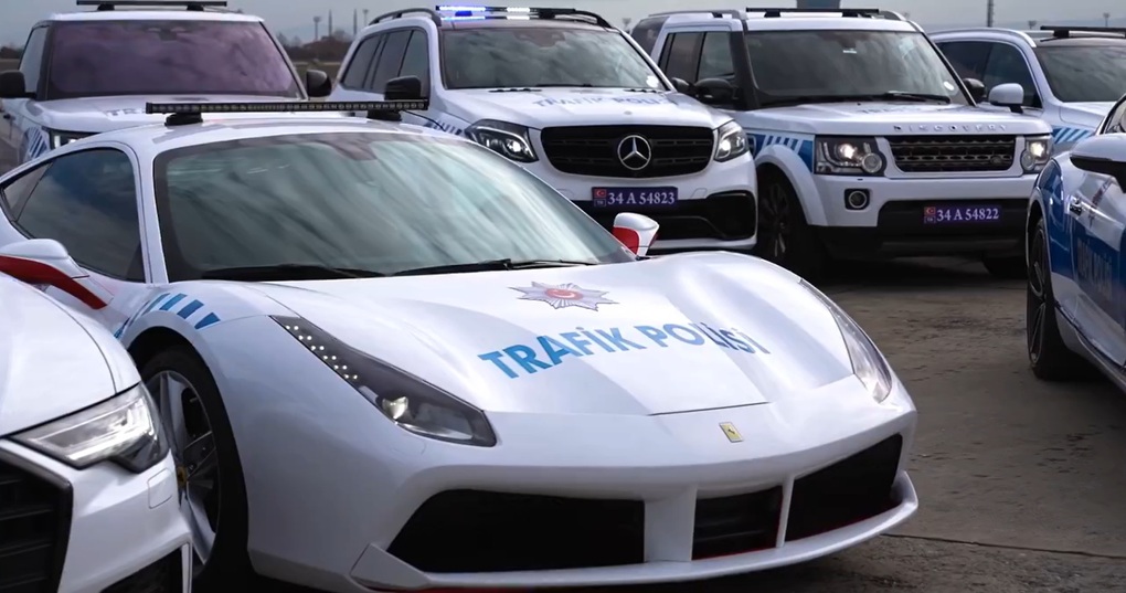 Loạt xe Ferrari, Bentley gia nhập đội xe tuần tra của cảnh sát Thổ Nhĩ Kỳ - 4 Loạt xe Ferrari, Bentley gia nhập đội xe tuần tra của cảnh sát Thổ Nhĩ Kỳ - 4