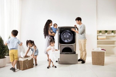 Lắng nghe mẹ đảm Minh Hà chia sẻ cách bảo vệ quần áo mùa mưa